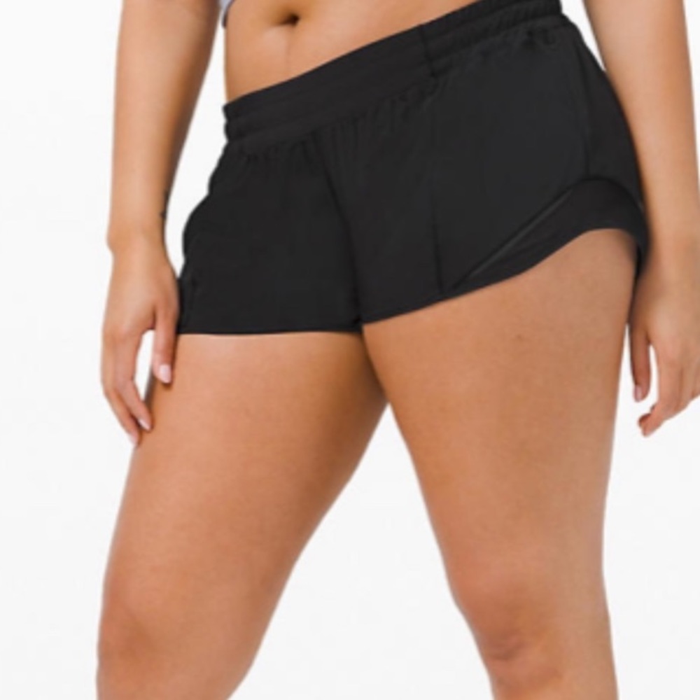 lulu lemon 2.5 hotty hot shorts size 6
